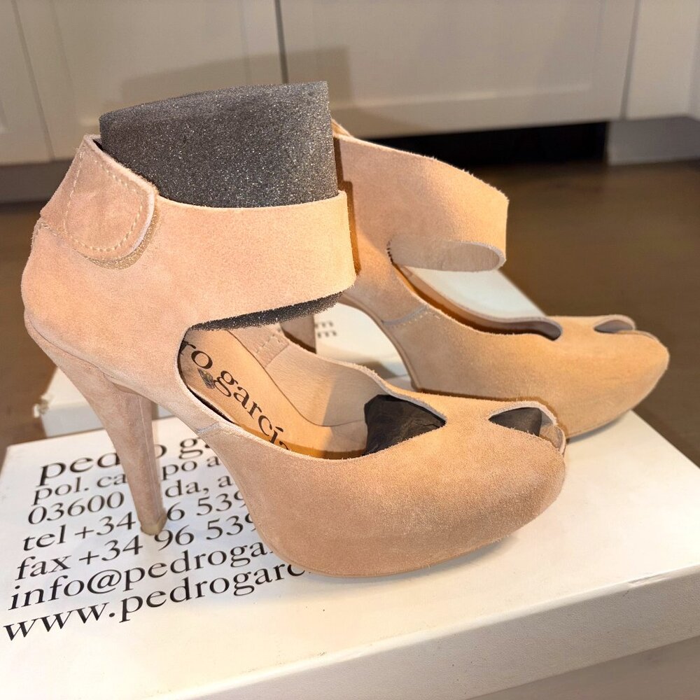 Pedro Garcia Cream Suede Chrysta Heels Size 39
